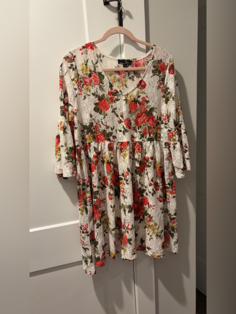 Beautiful Suzanne Betro Floral Lace Dress